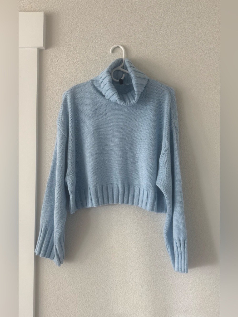 H&M Light Blue Cropped Turtleneck Sweater 🩵 XL